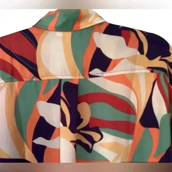 EASEL "Mirabelle" Dull Satin Geo Print
Vibrant Colored Button Up Collared Cuffed - Picture 6 of 9